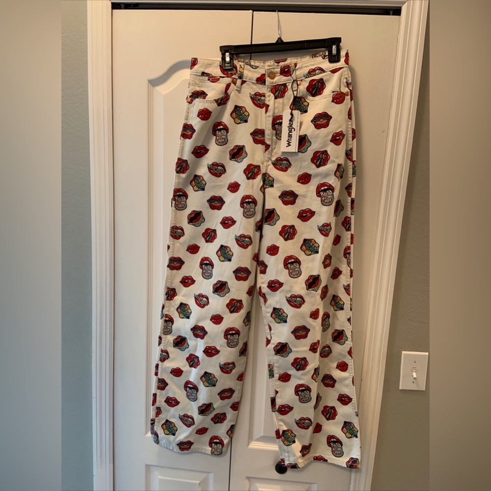 Wrangler High Rise Jeans with Red and Black Print